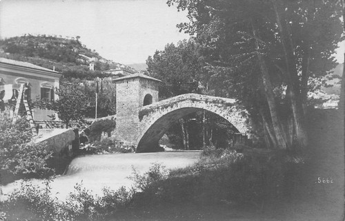 Foto 1 di 2