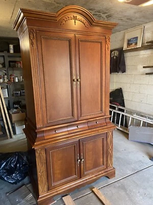 Armario de madera de cerezo Lexington Foto 1 de 4