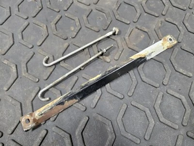 1996-1997 Lexus LX450 FZJ80 Toyota Land Cruiser SUPORTE DE RETENÇÃO DE BATERIA - Imagem 1 de 4