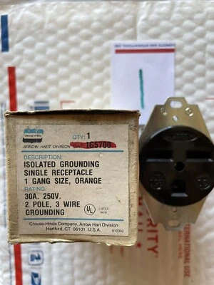 2 X ARROW HART IG5700 BLACK SINGLE RECEPTACLE 30A 250V 2P 3W GROUND FLUSH MOUNT - Image 1 of 3