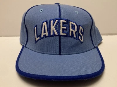Gorra ajustada vintage de los años 2000 Reebok Los Angeles Lakers MLPS NBA de 7 5/8 Foto 1 de 4