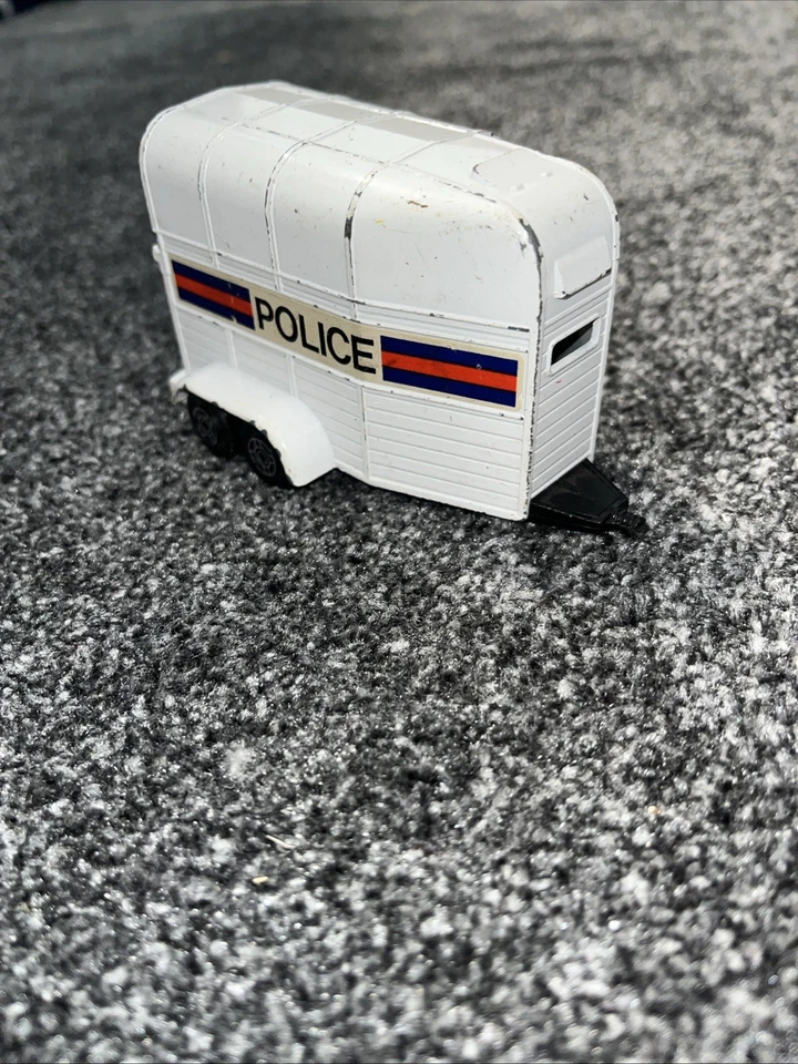 Corgi BEAUFORT DOUBLE HORSE BOX trailer police.  - Image 1 of 4