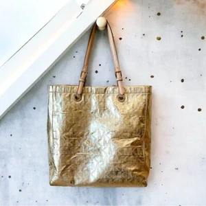 Bolso de Mano Michael Kors Metálico Dorado Espejo Signature North South Jet Set - Imagen 1 de 14