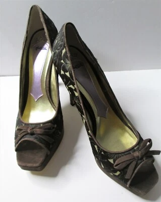 Hale Bob Size 9-1/2 M High Heel Shoes Green & Black Print Open Toe Womens  - Image 1 of 4