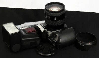 Minolta Alpha 300si AF 35mm Film SLR c/w AF Zoom 24-85/3.5-4.5 Lens & Flash Kit - Image 1 of 4