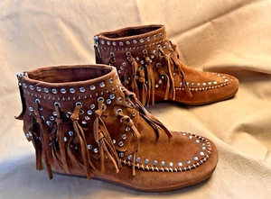 ASH DAMEN STIEFELETTEN MOKASSIN STIEFEL BRAUN WILDLEDER NIETEN FRANSEN GR. 8 US / 39 EU NEU - Bild 1 von 14