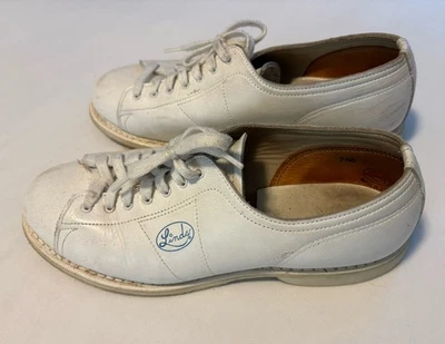 Sapatos de boliche Linds vintage feitos nos EUA couro branco feminino 7,5 B destro - Imagem 1 de 4