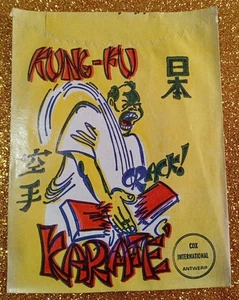 BUSTINA SIGILLATA "KUNG FU KARATE" - COX INTERNATIONAL 197? ADESIVI IN SETA - Picture 1 of 2