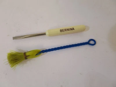 Mini destornillador y cepillo de pelusa de cabeza plana accesorio pequeño original vintage de BERNINA Foto 1 de 4