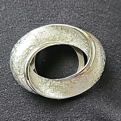 De colección Lieba EE. UU. Vestido Bufanda Mantón Clip Tono Plateado Textura Ovalada Geométrica  Foto 1 de 2