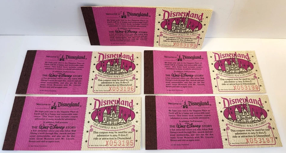 Lote completo de 5 libros de entradas de cortesía de 5 aventuras de Disneyland de colección Foto 1 de 4