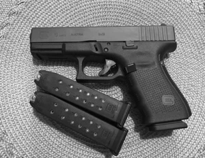 Glock Model 19 9mm Gen 4 w/ Clips Weapon Compact Handgun Picture Photo Print  - Picture 1 of 1
