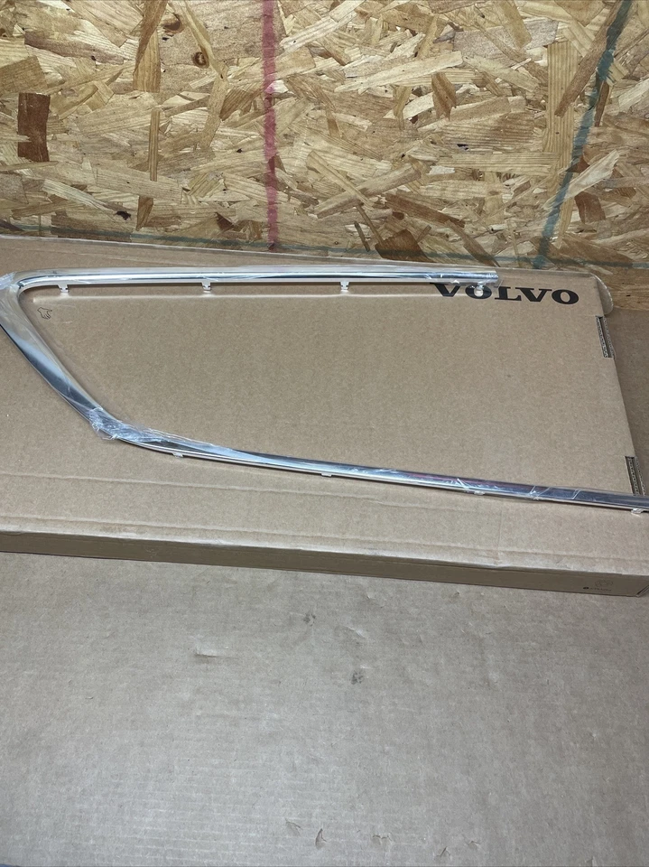 NUEVO VOLVO V90 CROSS COUNTRY CUARTO IZQUIERDO MOLDURA VENTANA 3219272 GENUINO Foto 1 de 2