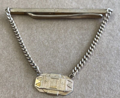 Barra de corbata Hayward vintage con cadena y encanto Art Deco Foto 1 de 4