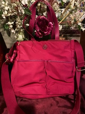 Bolso de pañales para computadora portátil Tory Burch rosa/fucsia de nailon Foto 1 de 4