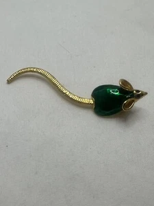 Vintage Mouse Pin Brooch Dangle Tail Green Enamel Rhinestone Eyes Read - Picture 1 of 12