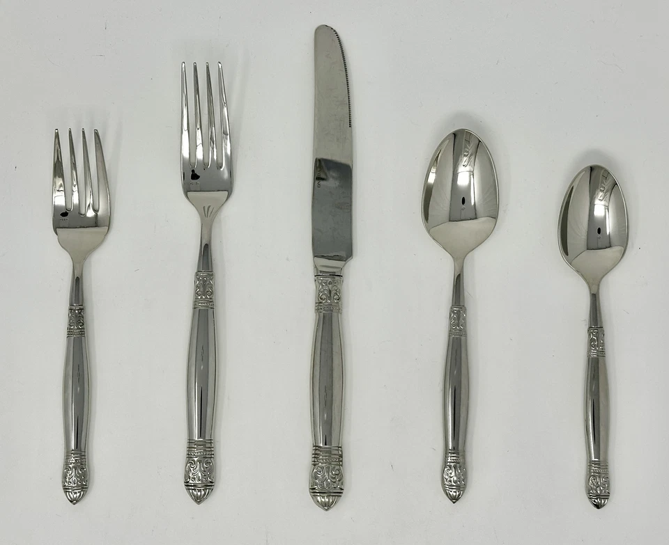 Oneida Dickinson Glossy 20 Piece Service for 4 Quality 18/10 Stainless - Image 1 of 1