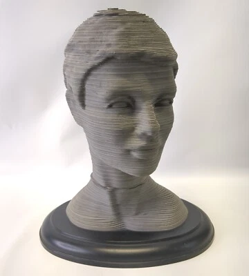 14" Vintage 1996 Escultura 3D Busto Figura Capas Puzzle La Mujer Eterna Foto 1 de 4