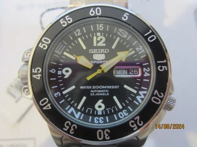 SEIKO 5 MEN'S WATCH AUTOMATIC SPORTS ALL S/S ORIGINAL SKZ211K1 NEW - Image 1 of 4