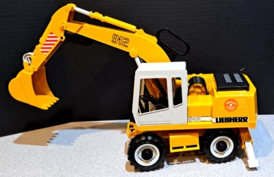 Vintage LIEBHERR 912 Excavator with Swivel Action All Plastic DETAILED - Image 1 of 4