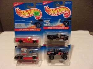 Hot Wheels Race Truck Series Set Intero di 4 Ford LTL Nissan Dodge '56 Ecc. Nuovo - Foto 1 di 5