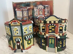 Grandeur Noel Christmas Village Noel Illuminated Hotel & Village Apartments NEW - Picture 1 of 23