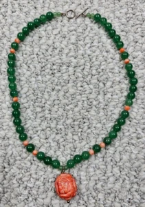 Collar colgante de coral tallado con cuentas de jade de 17" broche de palanca de plata esterlina - Imagen 1 de 7