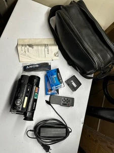 Sony Handycam CCD-TR67 8mm Video8 camera Camcorder Video Bundle Works - Picture 1 of 19
