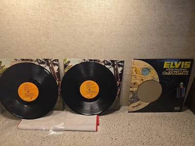 ELVIS PRESLEY Aloha From Hawaii Via Satellite 1973 Double LP Vintage Records - Image 1 of 4