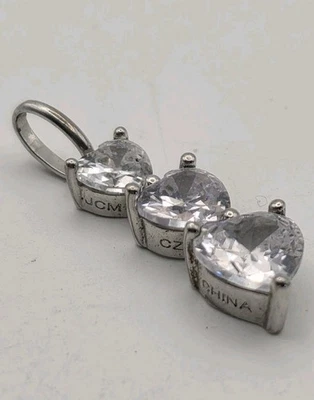 Colgante corazón 3 piedras JCM CZ enchapado en plata joyería fina de 1" Foto 1 de 4