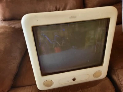 Apple eMac A1002 M9425LL/A All in One Power PC 1.25GHz 256MB RAM 40GB HDD - Image 1 of 3