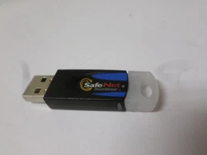 Dongle de seguridad USB SafeNet 100-8005 SRB10943 GDY21526JFS - Imagen 1 de 4