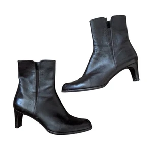 Stuart Weitzman dunkelbraune Lederstiefeletten 90er Jahre minimal mit Absatz Größe 8,5 - Bild 1 von 5
