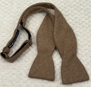 Herren Fliege 100 % Wolle beige handgenäht in Vermont von Beau Ties LTD - Bild 1 von 3
