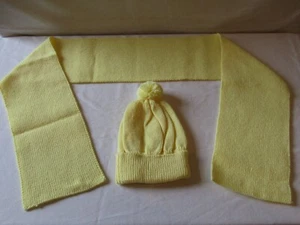 NEW HAND KNITTED CHILDS HAT & SCARF SET AGE 5-8 YEARS. - Picture 1 of 2