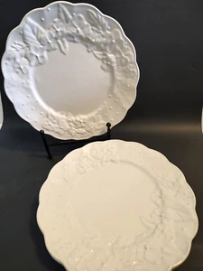 4 Bordallo Pinheiro Ingrid Embossed Off White Dinner Plates In New Condition - Picture 1 of 10