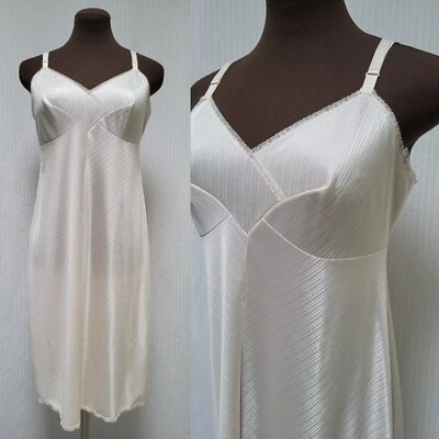 De colección LORRAINE Melocotón Brillante Chevron Rayas Nylon Deslizable Completo PIN-UP - Talla 38 Foto 1 de 4