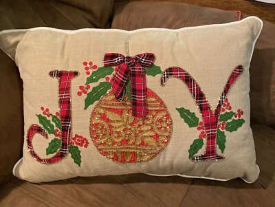 Navidad JOY Vacaciones Almohada Con Cuentas Adorno Acebo Arco a Cuadros 16x27 Nuevo con Etiquetas $79 Foto 1 de 4