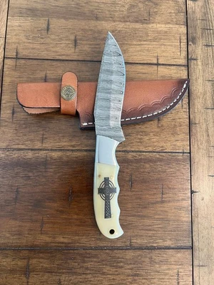 8,5 «ЗАКАЗ РУЧНОЙ РАБОТЫ ДАМАССКИЙ КРЕСТ ГРАВИРОВКА КОСТИ РУЧКИ И КОЖАНЫЕ НОЖНЫ 107 - Изображение 1 из 4