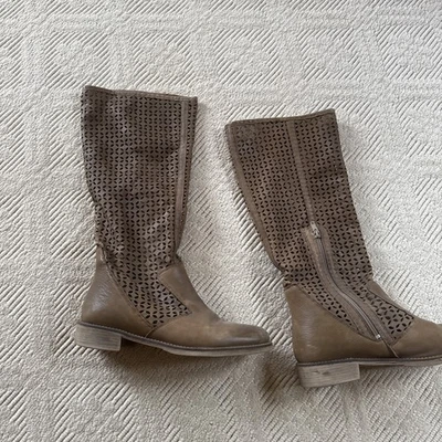 boutique 9 free people boots 8.5 - image 1 of 4