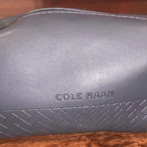 COLE HAAN For AMERICAN AIRLINES Makeup Cosmetic Pouch gray Zip T4 - Picture 1 of 5