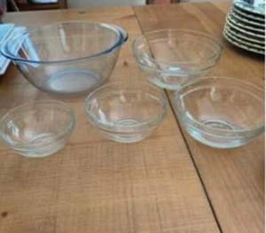 Klar 5er Set verschachtelte Rührschüsseln hitzebeständig super gebrauchter Zustand - Bild 1 von 7