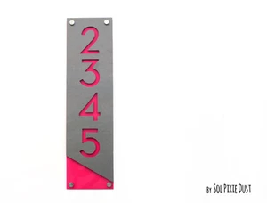 Números de casa modernos, hormigón con acrílico rosa 1 - vertical - Imagen 1 de 7