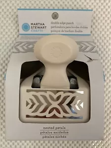 ¡NUEVO Martha Stewart Pétalos Anidados Borde Profundo Papel Punchado Artesanal Libro de recortes ¡RARO! - Imagen 1 de 7