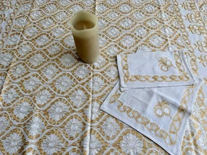 "MANTEL AGHABANI Oro Y Blanco Seda Sobre Off White 58 x 58"" Aprox" - Imagen 1 de 8