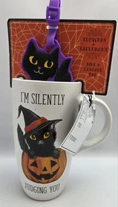 Große Tasse & Kofferanhänger Set Spinnweben & Kessel Keramik Halloween schwarze Katze - Bild 1 von 6