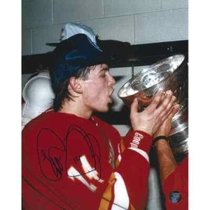 Theo Fleury Autographed Calgary Flames 8X10 Photo (w/Cup) - Picture 1 of 1