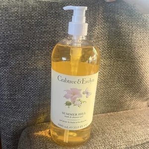 New Crabtree & Evelyn Summer Hill Bath & Shower Gel Jumbo 33.8 oz Size - Picture 1 of 2