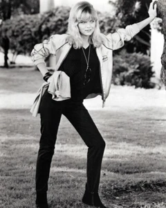 Michelle Pfeiffer full body pose wears satin varsity jacket Grease 2 8x10 photo - Foto 1 di 1