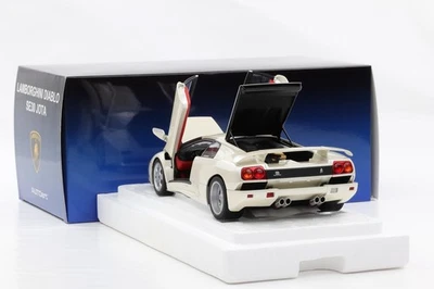 1:18 AUTOart Lamborghini Diablo SE30 JOTA 1995 Pallone Bianco Perla Bianca 79141 - Immagine 1 di 4